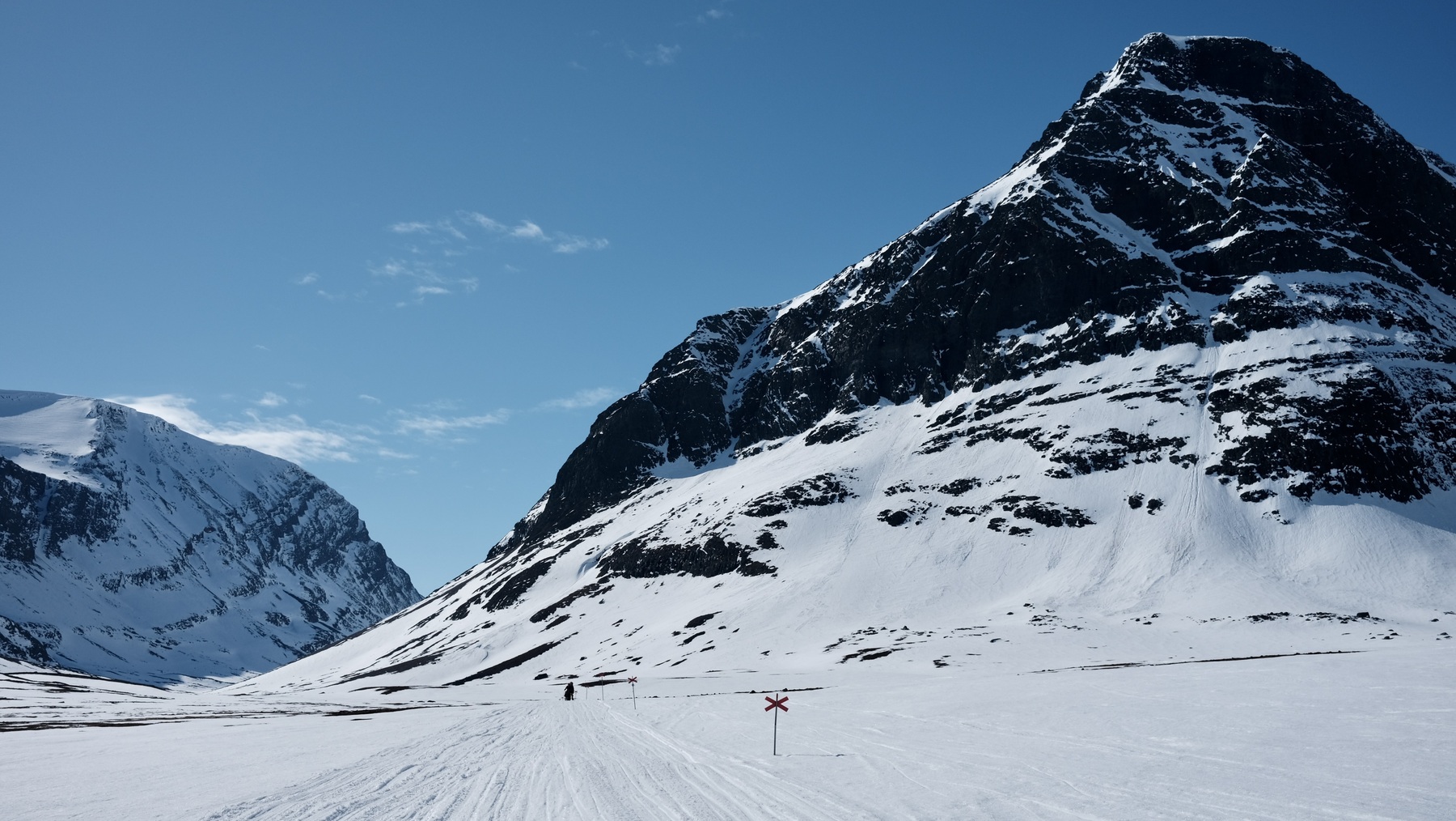 Vinterdröm på Kungsleden: Att vandra i snöskimrande landskap